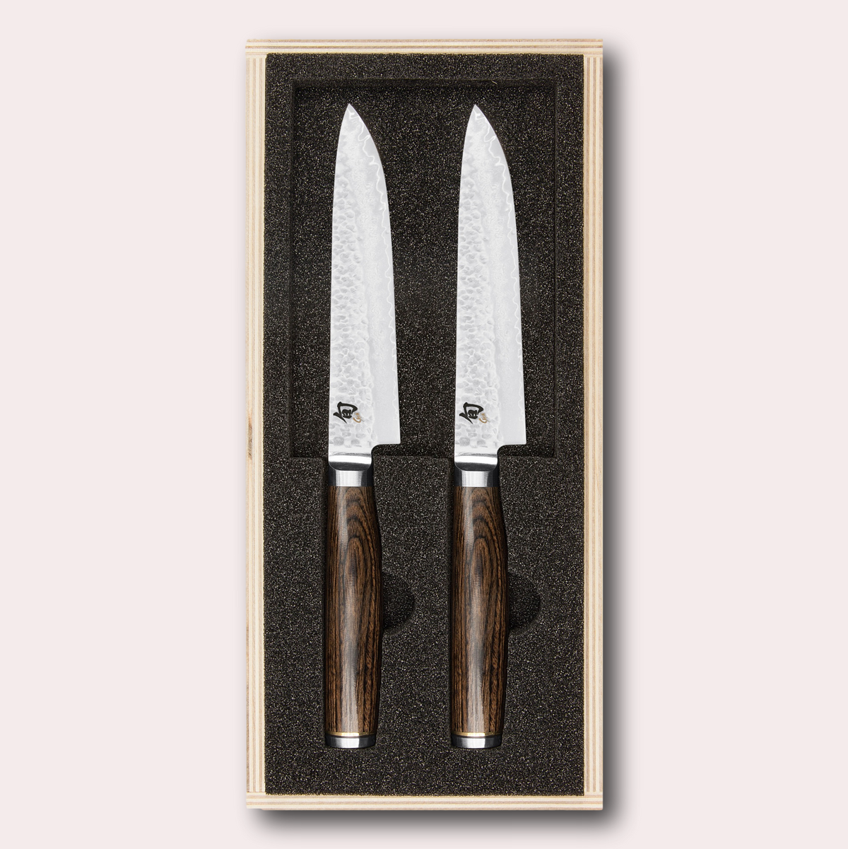 Kai Shun Premier 2 piece steak knife set. VG max blade wrapped in 32 layers of Damascus steel with a hammered finish, and brown pakkawood handle. Presentation wooden box. japanese-knives.co.uk