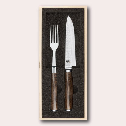 Kai Shun Premier 2 piece gift set. Knife and fork cutlery set. VG max blade wrapped in 32 layers of Damascus steel with a hammered finish, and brown pakkawood handle. Presentation wooden box. japanese-knives.co.uk