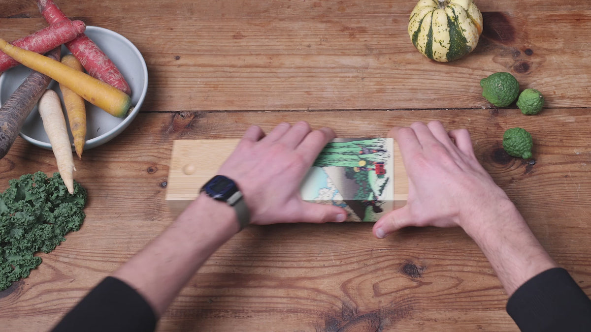 Load video: KOTAI Pakka Damascus Santoku Knife 18cm