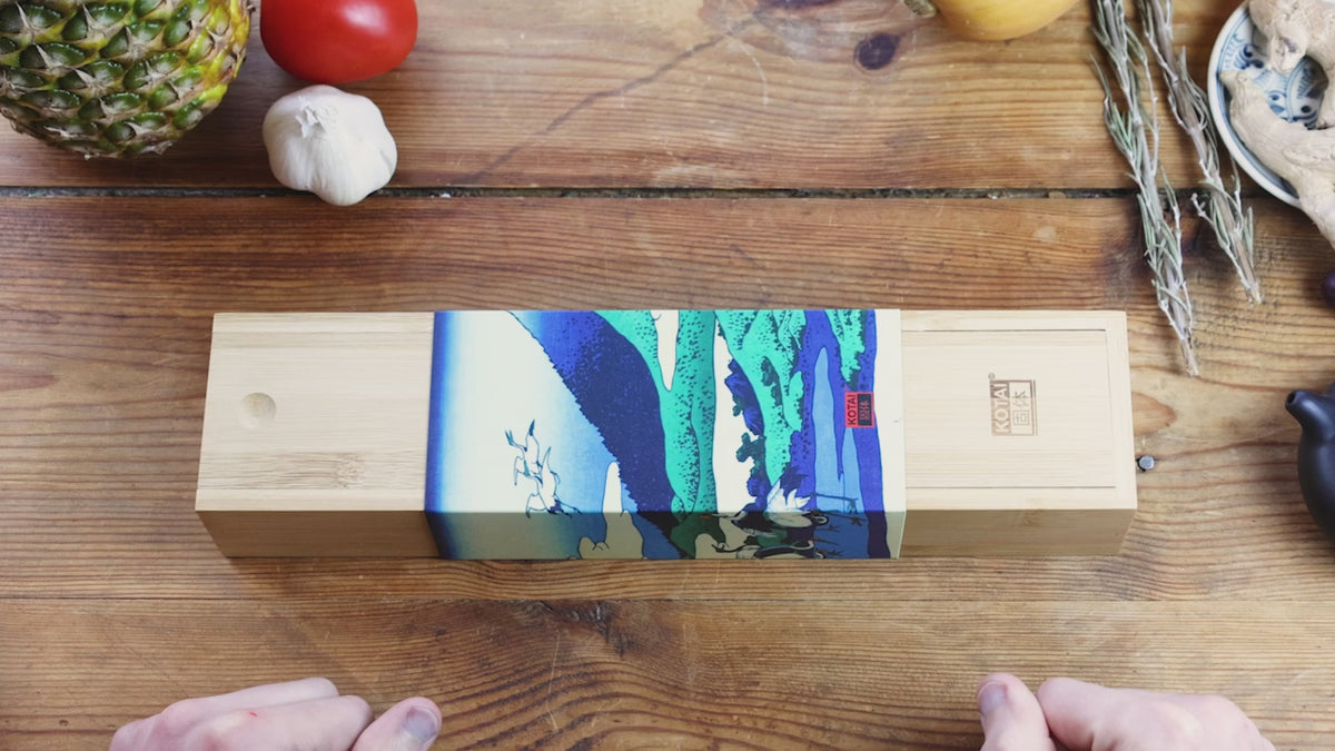 Load video: KOTAI Pakka Santoku Knife 18cm